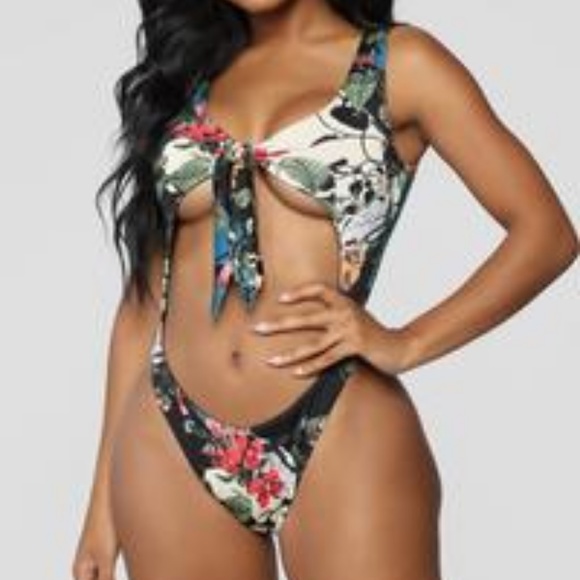 Fashion Nova Other - plus flower swimsuit